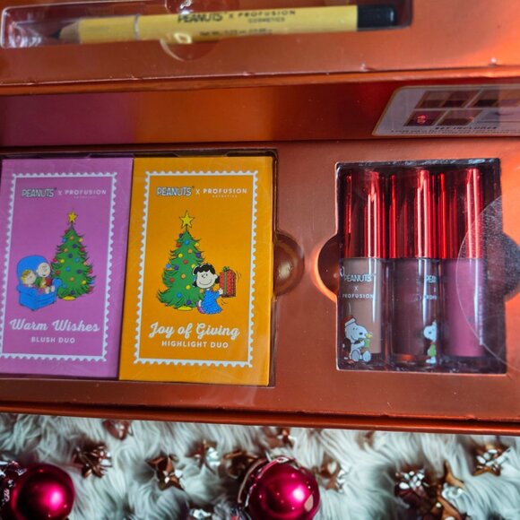 Peanuts X Profusion Cosmetics Holiday Vanity Set Pop Up Mirror, Palette, Liner - Picture 5 of 9
